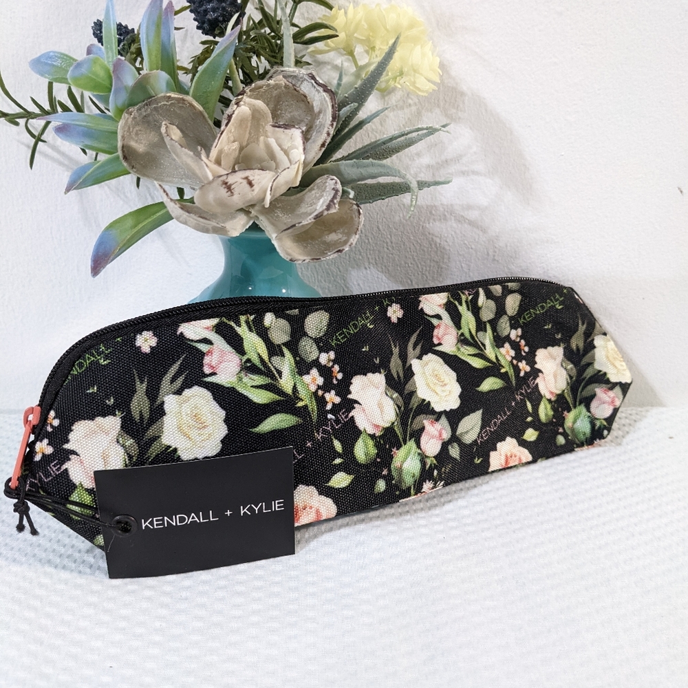 🚨 $5 w/Bundle 2+Items 🔥 Kendall & Kylie Makeup Accessory Bag Floral Print NEW